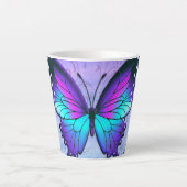 Schmetterling mit Hintergrund Milchtasse (Vorderseite)