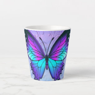 Schmetterling mit Hintergrund Milchtasse