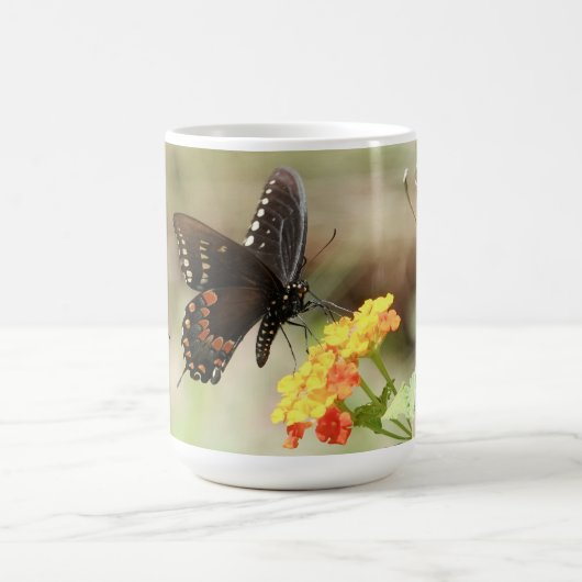 Schmetterling mit Psalm-Vers 23:3 Kaffeetasse (Mittel)