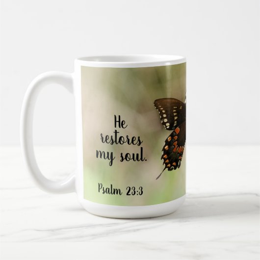 Schmetterling mit Psalm-Vers 23:3 Kaffeetasse (Links)
