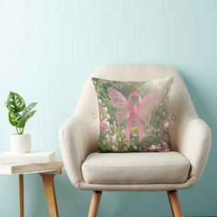 Schmetterling mit rosa Band in einem Garten Kissen