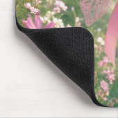 Schmetterling mit rosa Band in einem Garten Mousepad (Ecke)