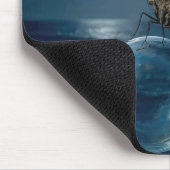 Schmetterling schwebt auf einer Seifenblase Mousepad (Ecke)