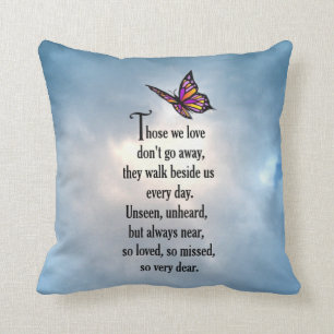 Schmetterling "so geliebt " kissen