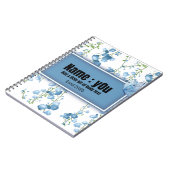 Schmetterling umgeben von blauen Sträuchern Notizblock (Linke Seite)