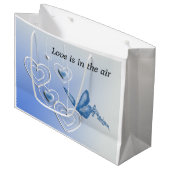 Schmetterling und Herz Große Geschenktüte (Vorderseite Schrägansicht)