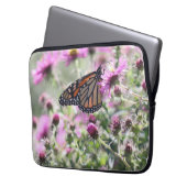 Schmetterling und Lila Blume Laptopschutzhülle (Vorderseite Links)