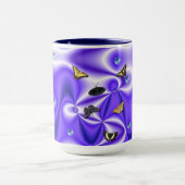 Schmetterling und Perlen auf lila Seide Tasse (Zentrum)