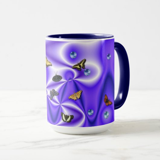 Schmetterling und Perlen auf lila Seide Tasse (VorderseiteRechts)