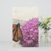 Schmetterling und Riesenzwiebel Briefpapier (Stehend Vorderseite)