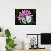 Schmetterling und rosa Blume drucken Poster (Heimbüro)