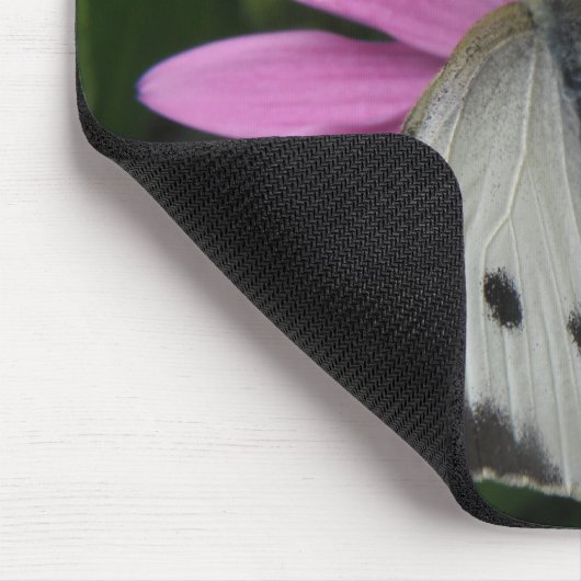Schmetterling und rosa Blume Mousepad (Ecke)