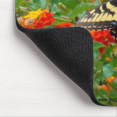 Schmetterling unter Lantana Mousepads (Ecke)