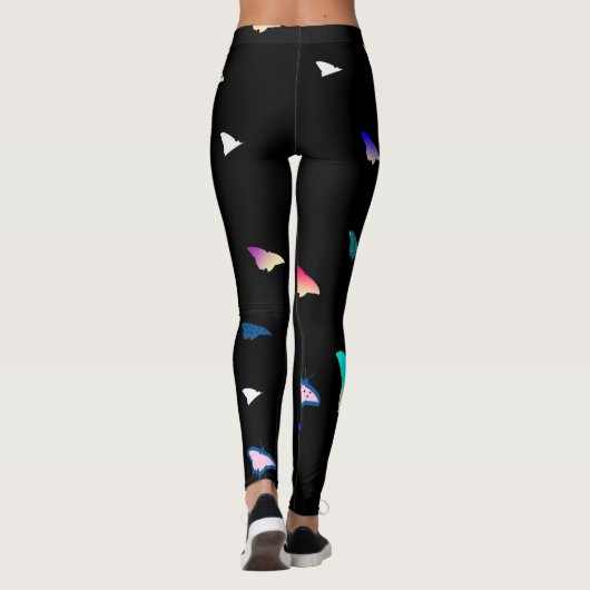 Schmetterlinge auf schwarzen Leggings (Rückseite)