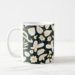 Schmetterlinge & Blumen: Doodle-Sommer-Muster. Kaffeetasse
