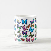 Schmetterlinge, die durch Tasse flattern (Mittel)