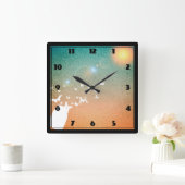 Schmetterlinge, die in Richtung zum Sun fliegen Quadratische Wanduhr (Zuhause)