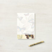 Schmetterlinge, die über Blätter gleiten Post-it Klebezettel (Auf Schreibtisch)