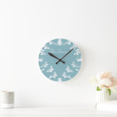Schmetterlinge im Flugverkehr Runde Wanduhr (Zuhause)