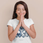 Schmetterlinge in Delft Blue, anpassbar T-Shirt