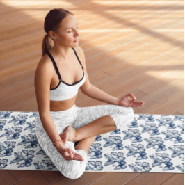 Schmetterlinge in Delft Blue Yogamatte