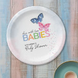 Schmetterlinge mit zwei Babydusche Pappteller<br><div class="desc">Diese niedlichen Schmetterling Baby Duschpapiere sind mit einem rosa und einem blauen Schmetterling für ein Zwillingstheater ausgestattet,  das Jungen und Mädchen perfekt macht. Das Design wird mit dem spielerischen Text "due with two BABIES" betont,  der eine trendige Handschrift mit mehrfarbigen Blockbuchstaben für eine skurrile Papierplatte kombiniert.</div>