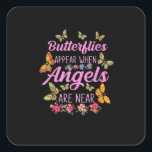 Schmetterlinge tauchen auf, wenn Engel in der Nähe Quadratischer Aufkleber<br><div class="desc">Schmetterlinge tauchen auf,  wenn Engel in der Nähe der Schmetterlinge sind</div>