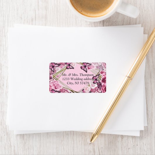 Schmetterlinge und Blume in verschiedenen Rosatöne Adressaufkleber (Insitu)