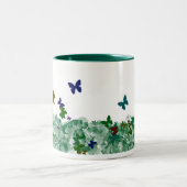 Schmetterlinge und Blumen Zweifarbige Tasse (Mittel)