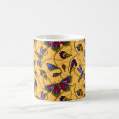 Schmetterlinge und Libellen auf Gelb Kaffeetasse (Mittel)