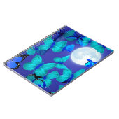 Schmetterlinge und Motten in einem tiefen blauen H Notizblock (Linke Seite)