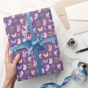 Schmetterlinge und Pilze auf dunklen Lila Geschenkpapier