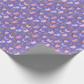 Schmetterlinge und Pilze auf Iris Blue Geschenkpapier (Ecke)