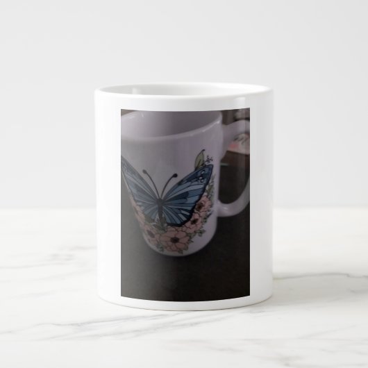 Schmetterlings-Blumen-Tasse Jumbo-Tasse (Vorderseite)
