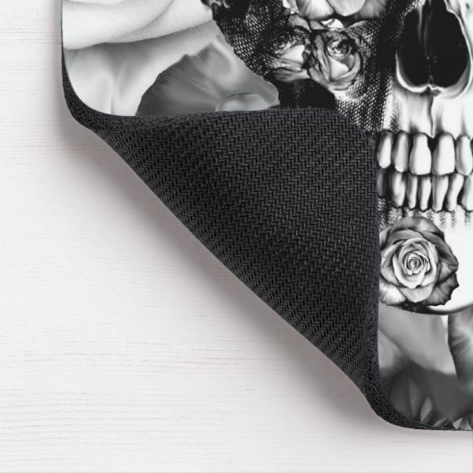 Schmetterlings-Rosenschädel mit Marienkäfern Mousepad (Ecke)