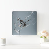 Schmetterlingsbekämpfung in Wasser Quadratische Wanduhr (Zuhause)