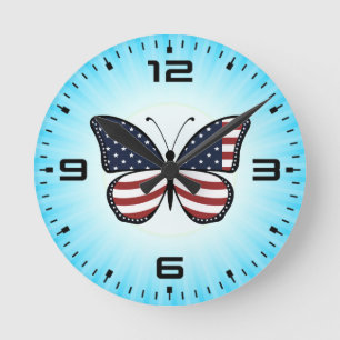 Schmetterlingsdesign mit amerikanischer Flagge Runde Wanduhr