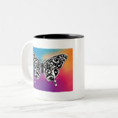 Schmetterlingsdesign mit Sunset-Farben Zweifarbige Tasse (Vorderseite Links)