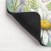Schmetterlingsfee in einem Gänseblümchen-Garten Mousepad (Ecke)