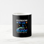 Schmetterlingsgeschenk | Feiern des Geschenkes Sch Kaffeetasse (Mittel)