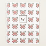 Schmetterlingsmuster Einfache rosa Monogramm Planer<br><div class="desc">Ein hübscher Schmetterlingsplaner für Monogramm. Spaß beim Organisieren der neuen Jahre. Der Planer ist mit einem modernen, stilvollen Schmetterlingsmuster dekoriert und mit Ihrem Monogramm personalisiert. Entworfen für Sie von BlackBerry Boulevard.</div>