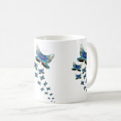 Schmetterlingsparade-Tasse – Lebendiger Flug in Fa Kaffeetasse (VorderseiteRechts)