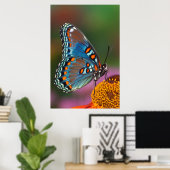 Schmetterlingsprofil auf einer Blume Poster (Heimbüro)