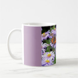 Schmetterlingsstütze auf Blume Tasse