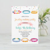 Schmuck, der Party Einladung macht (Stehend Vorderseite)