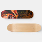 Schmutz-Mais-Schlange umwickelt Skateboard (Horizontal)