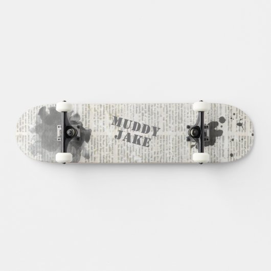Schmutziger Vintage-Zeitungsname Rustikal Skateboard (Horizontal)