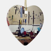 Schmutziger Werktisch Keramikornament (Rechts)