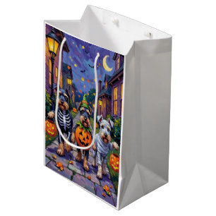 Schnauzer beim Trick-or-Treat in Halloween-Kostüme Mittlere Geschenktüte