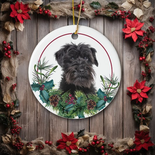 Schnauzer Dog Evergreen Berry Wreath Keramik Ornament